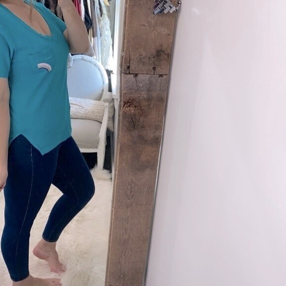Good hYOUman. Turquoise weekend T-shirt size small - Picture 2 of 6